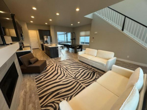 New Modern Contemporary House by The Airport and Gaylord Resort